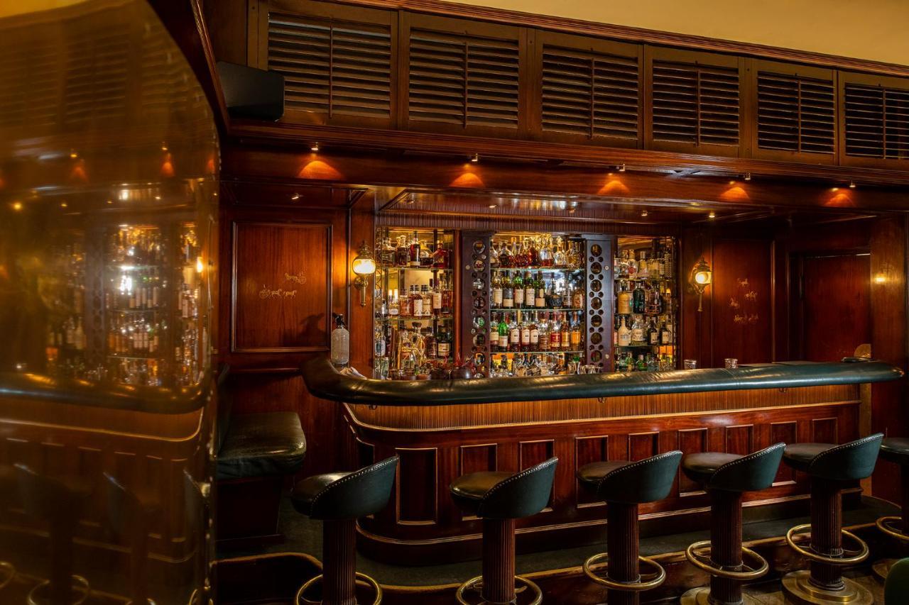 ホテルレストラン エルププリンツ エットリンゲン エクステリア 写真 The bar at the St. Regis