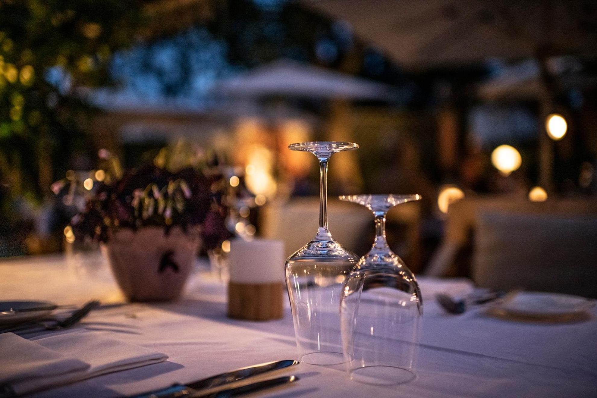 ホテルレストラン エルププリンツ エットリンゲン エクステリア 写真 Wine glasses