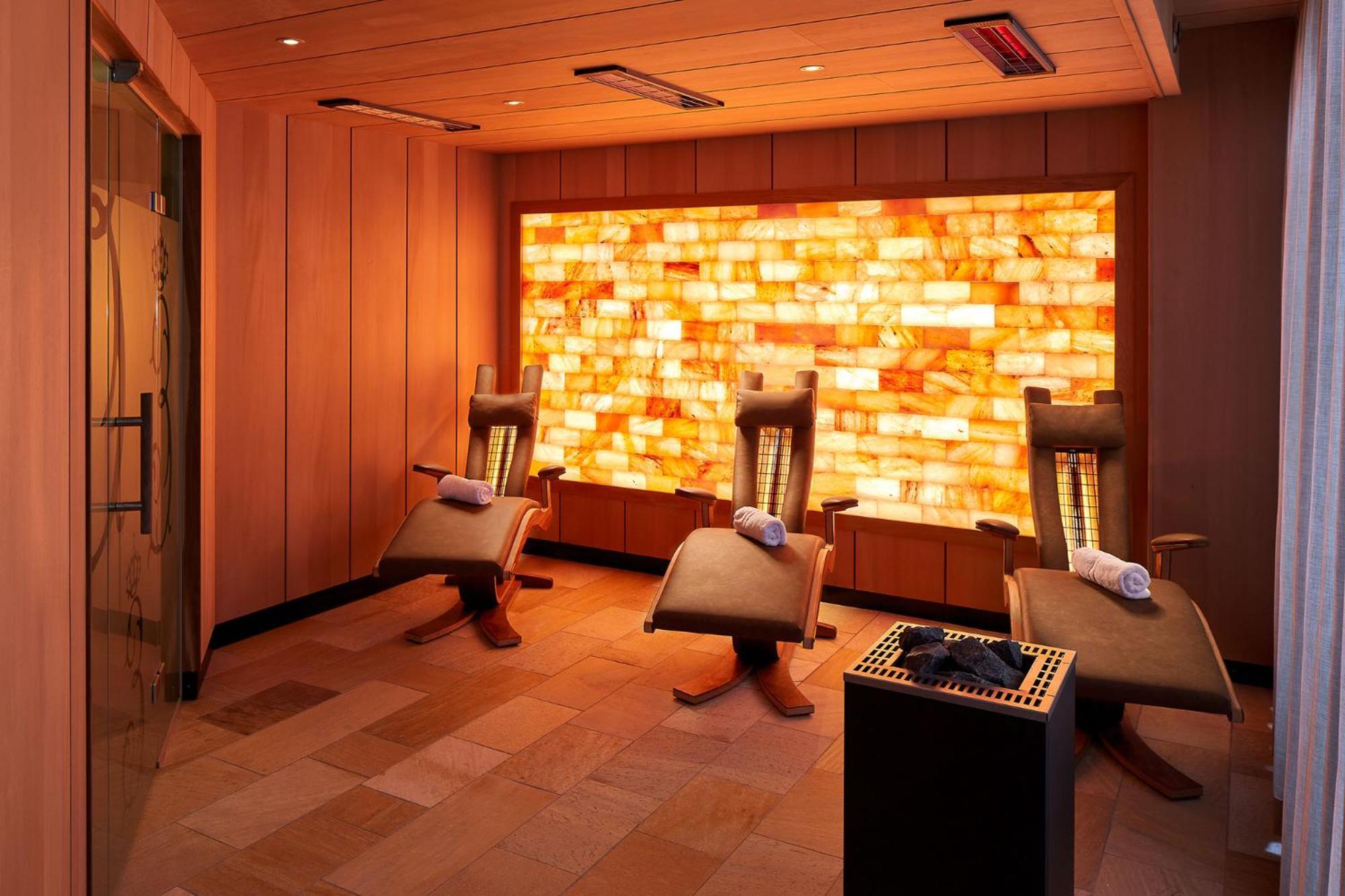 ホテルレストラン エルププリンツ エットリンゲン エクステリア 写真 Salt room at the Four Seasons Hotel, Washington, D.C.